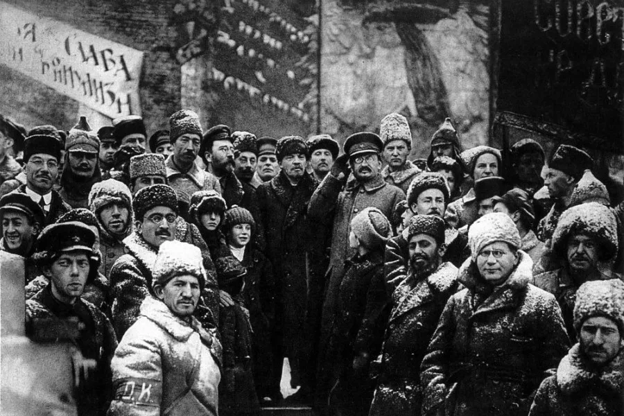 FERİT BURAK AYDAR: 1917-DEVRİMİN RAPSODİSİ