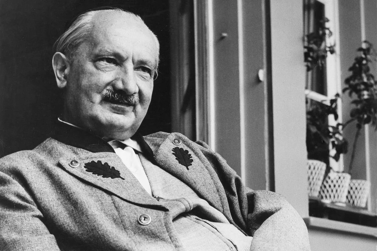 HEIDEGGER’İ ELEŞTİRMEK: VARLIĞA VARLIK OLARAK BAKMAK