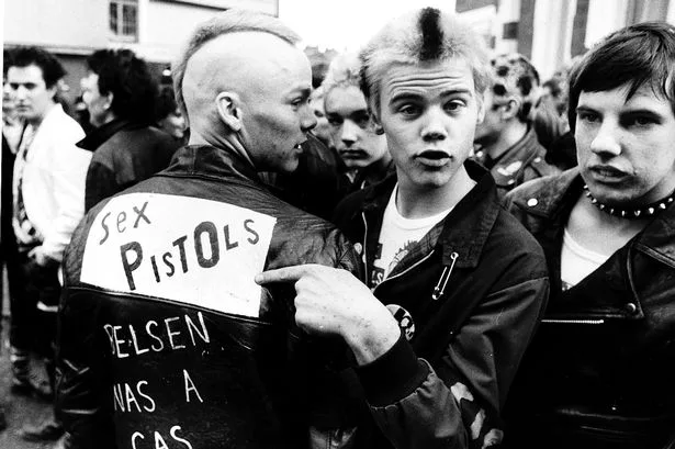 WA451263 Gürültü ve Azgın Şehvet ya da Siberpunk Müzik Üzerine Notlar
