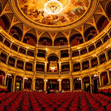 dunyanin-en-gorkemli-opera-binalari YENİ KİTAP: OPERA VE BALEDE MİMARLIK