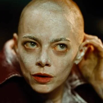 Bugonia-Film-Fragman-2025-Emma-Stone SOSYAL ÇELİŞKİLERİN MİSTİFİKASYONU OLARAK BUGONIA