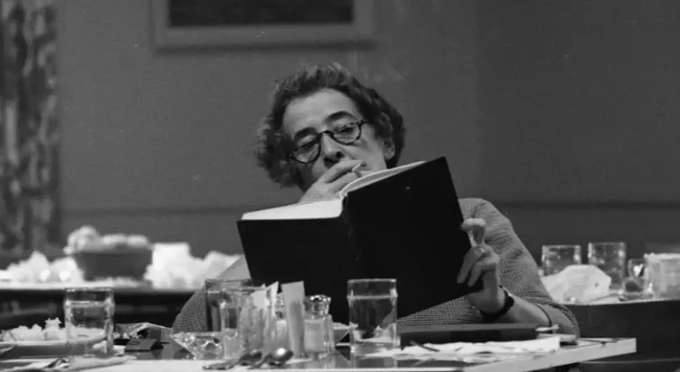 Hannah Arendt ve Avrupalı-olmayan Halklar Üzerine Trabzansız Düşünmek