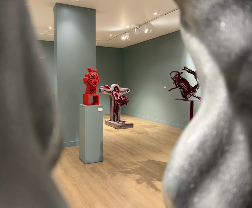 oie_301055236iAD8Neb Mehmet Aksoy’dan Şamanlar ve Mitler Sergisi