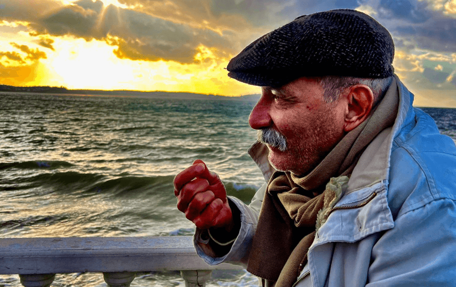 Ekran görüntüsü 2026-04-16 160717 VECDİ ÇIRACIOĞLU’NUN “MAVİDEN / DENİZ GÜZELDİR” KİTABI ÜZERİNE