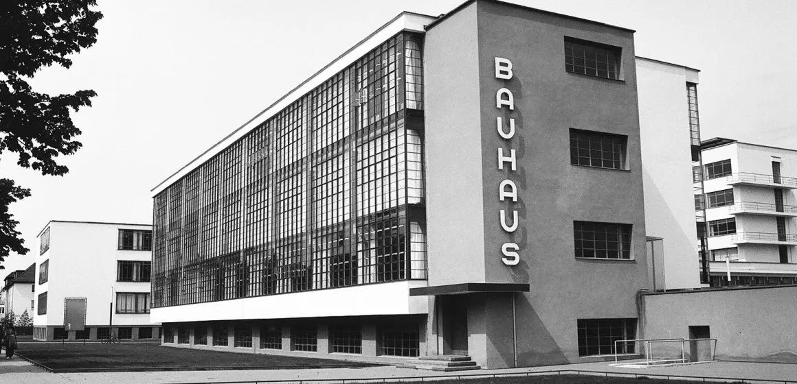 BAUHAUS TASARIM VE MİMARLIK OKULUNUN  KURUMSAL KİMLİĞİ VE DİNAMİKLERİ