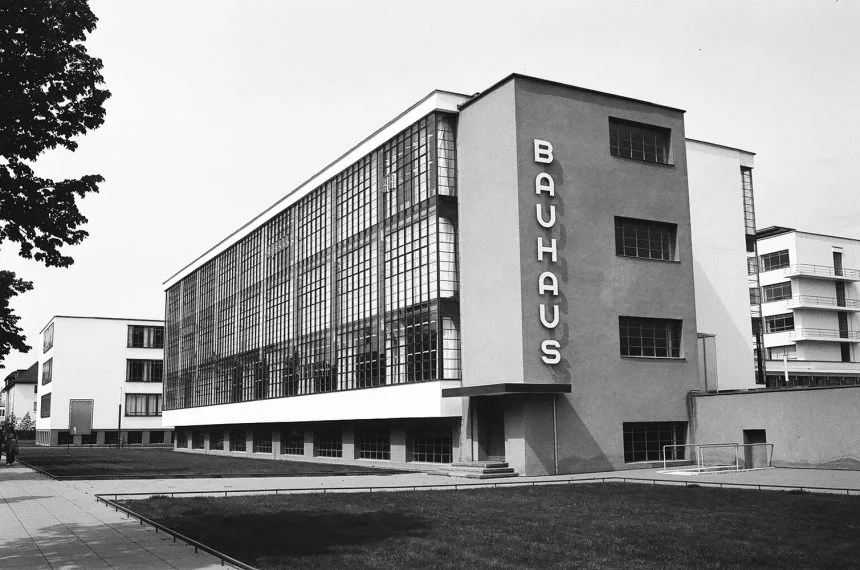 BAUHAUS TASARIM VE MİMARLIK OKULUNUN  KURUMSAL KİMLİĞİ VE DİNAMİKLERİ