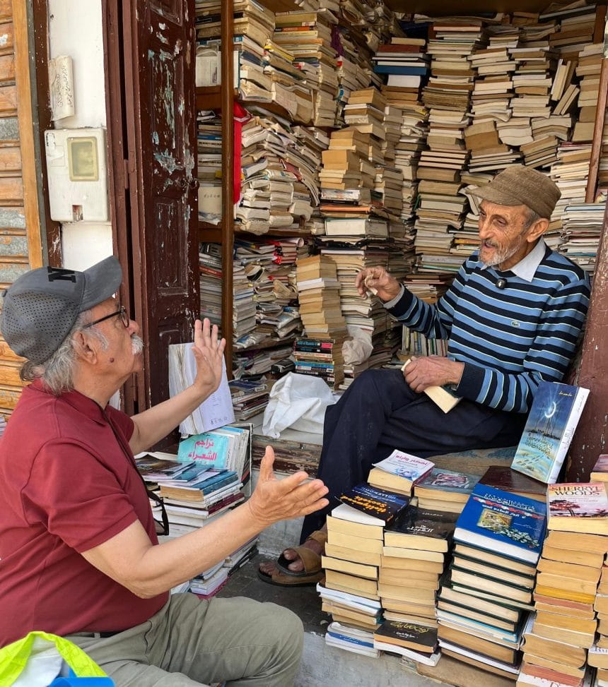 DÜNYANIN EN ÜNLÜ SAHAFI MOHAMED AZİZ: KİTAP YAŞAMDIR