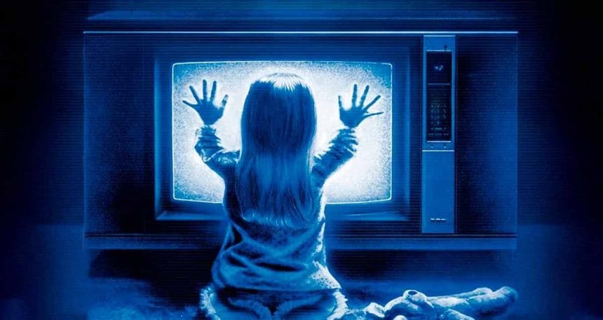 Poltergeist ya da Sinyalsiz Ekrandan Dışarı Fırlayan Dehşet