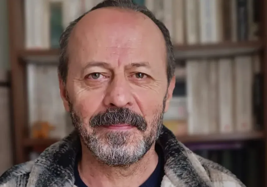 Ekran görüntüsü 2026-08-04 111503 Şahbender Korkmaz: Kasabanın Kuyu Dibinden Dünyaya Bakmak!