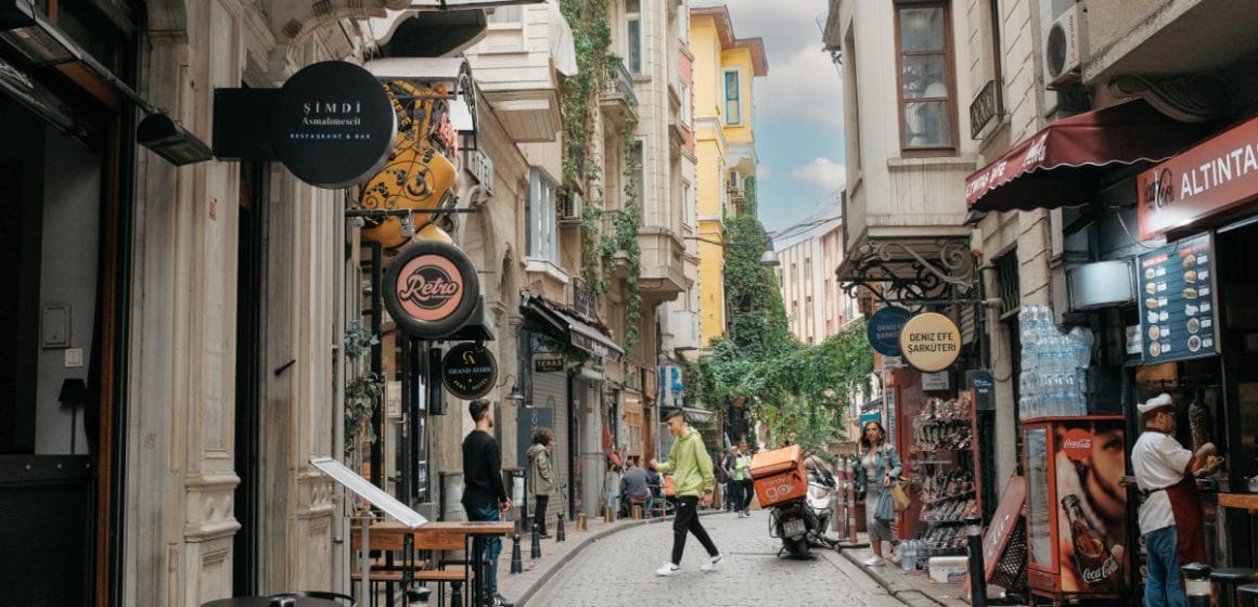 Asmalımescit-Tepebaşı-Şişhane Hattı: Bir Sanat Coğrafyasının 1990 Sonrası Dönüşümü