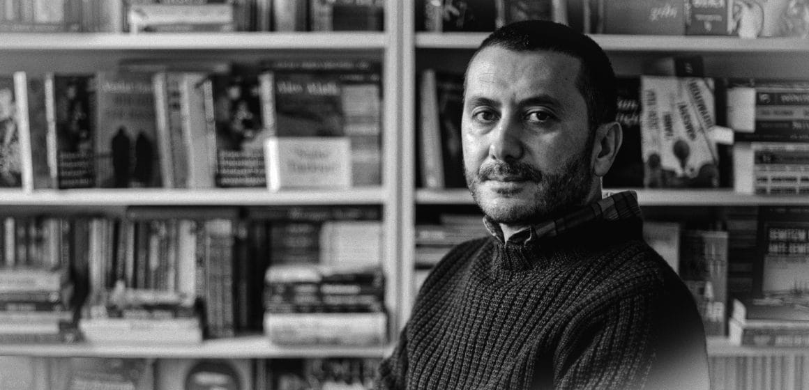 Ömer Erdem’in Evvel’inde Dilin Kaybettiği Dünya ve Dünyanın Kaybettiği Dil