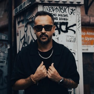 Yılmaz Kömürcü “Büyük Yalnızlık”la Geri Döndü