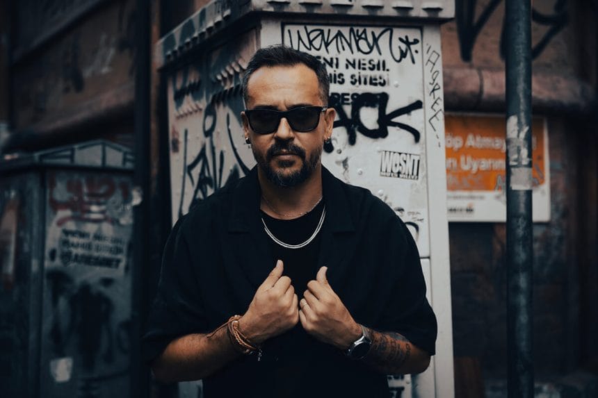 Yılmaz Kömürcü “Büyük Yalnızlık”la Geri Döndü