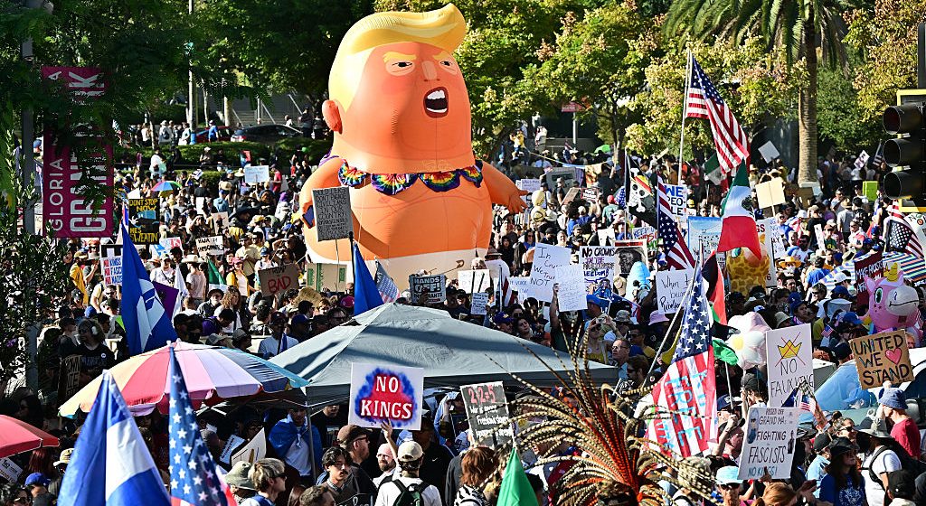 TOPSHOT-US-POLITICS-PROTEST Hiperpolitikadan Sonra Ne Geliyor?